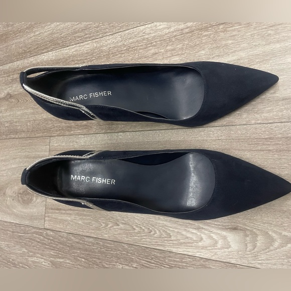 Woman’s Dark Navy Blue Marc Fisher Heels - Picture 3 of 4